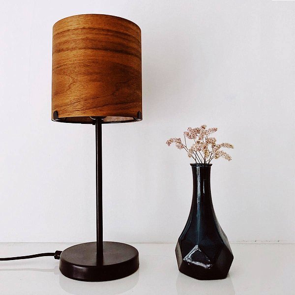 Jupiter Table Lamp — американский орех
