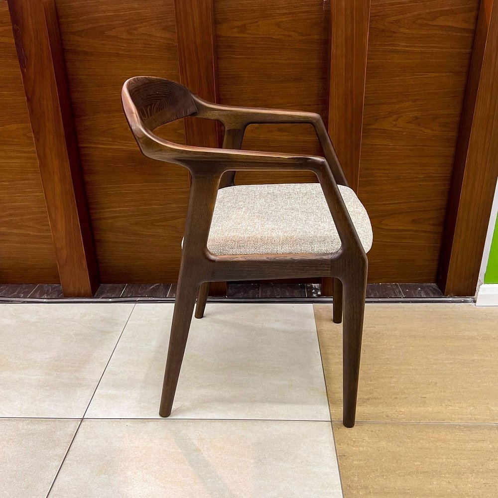 Стул Саппоро бежево-серая ткань карагач (орех лак)