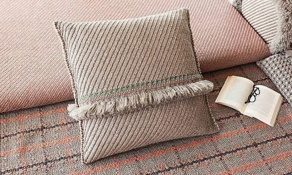 Подушка GL Diagonal миндальный-слоновая кость 70x70