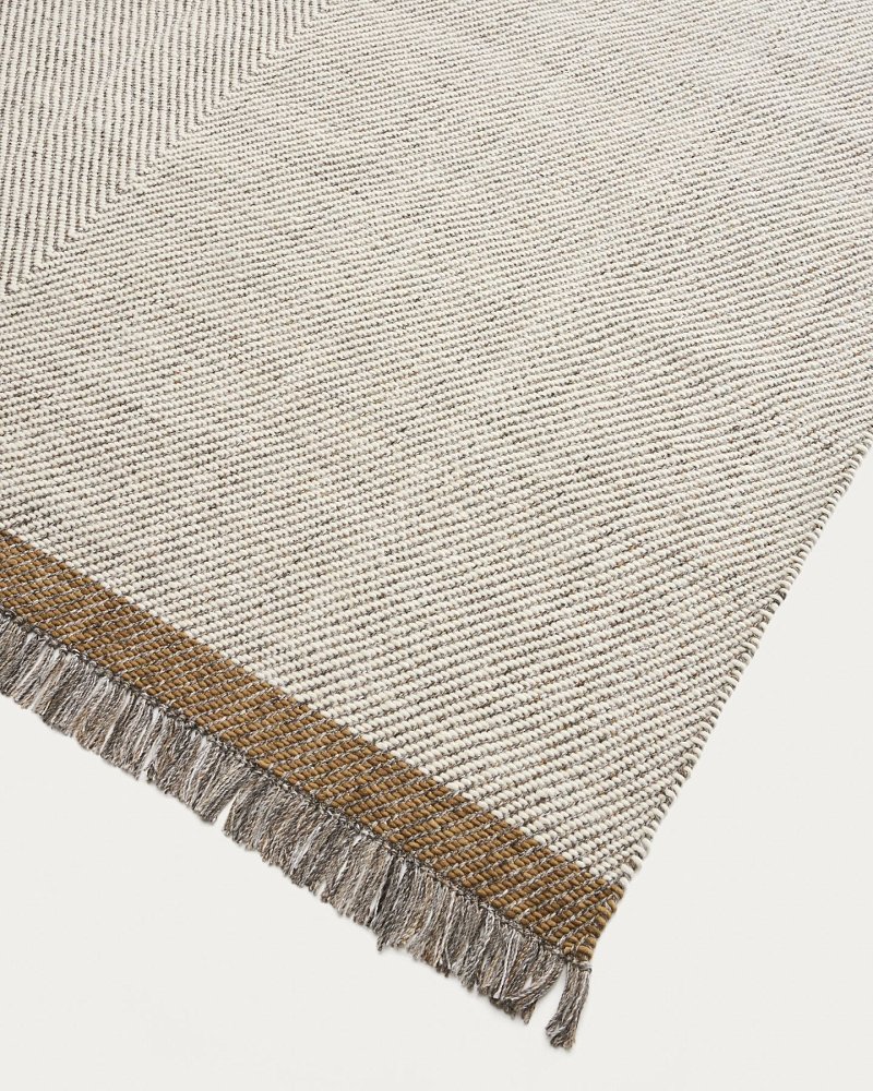 Ковер Brina из бежевой шерсти с узором в елочку 230 x 160 см