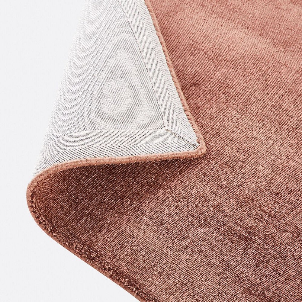 Ковер 100 Tencel с эффектом состаренной ткани Izri 160 x 230 см фиолетовый