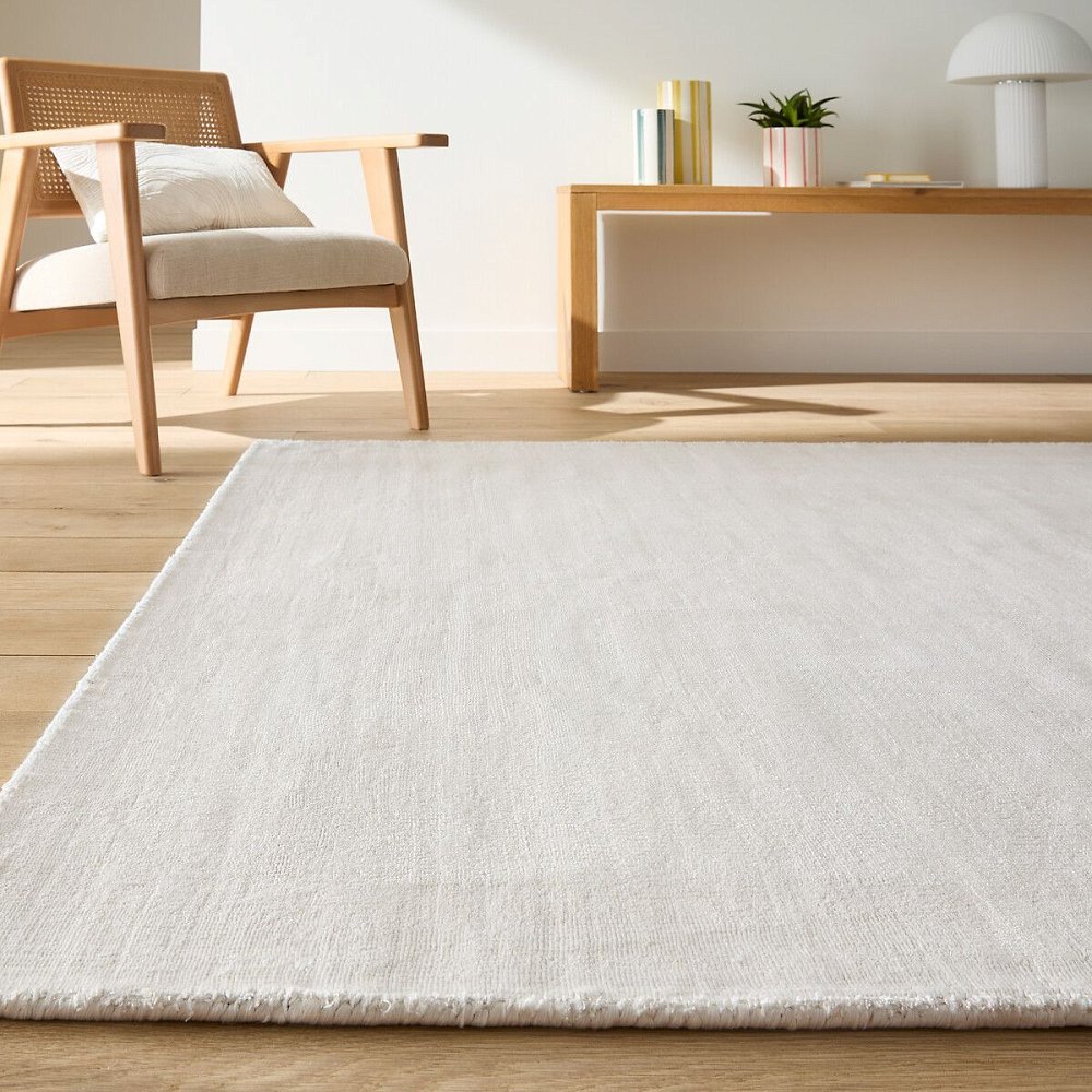 Ковер 100 Tencel с эффектом состаренной ткани Izri 160 x 230 см бежевый