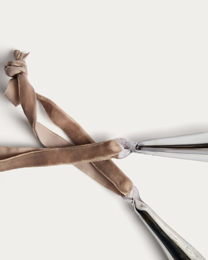 Набор из 2 подвесных украшений Isven из серебристого переработанного стекла, 10 см