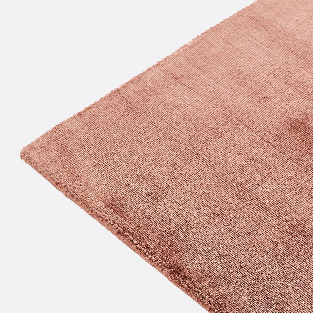 Ковер 100 Tencel с эффектом состаренной ткани Izri 120 x 170 см фиолетовый