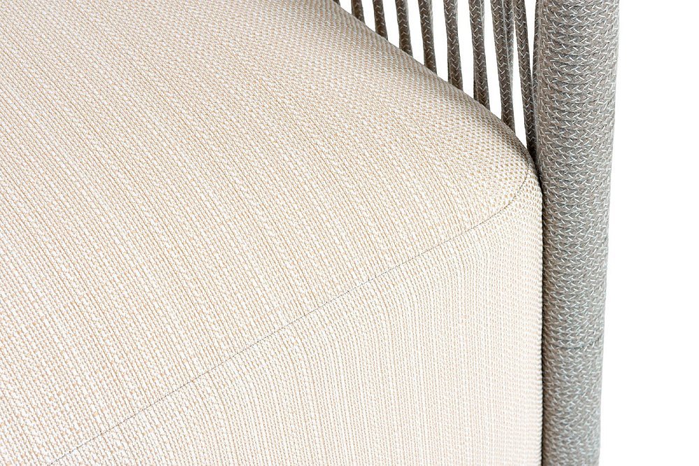 Лугано кресло плетеное из роупа, каркас алюминий светло-серый (RAL7035) муар, роуп серый меланж круглый, ткань Mossle светло-бежевая