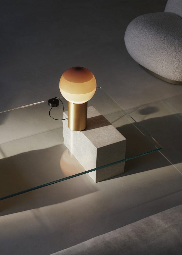 Настольный светильник Dipping Light S кремовый-матовая латунь