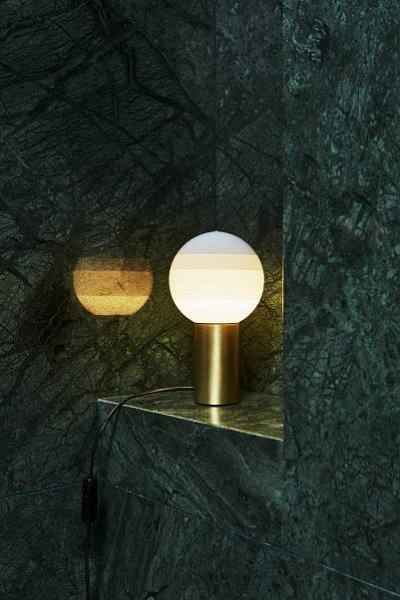 Настольный светильник Dipping Light M белый-матовая латунь