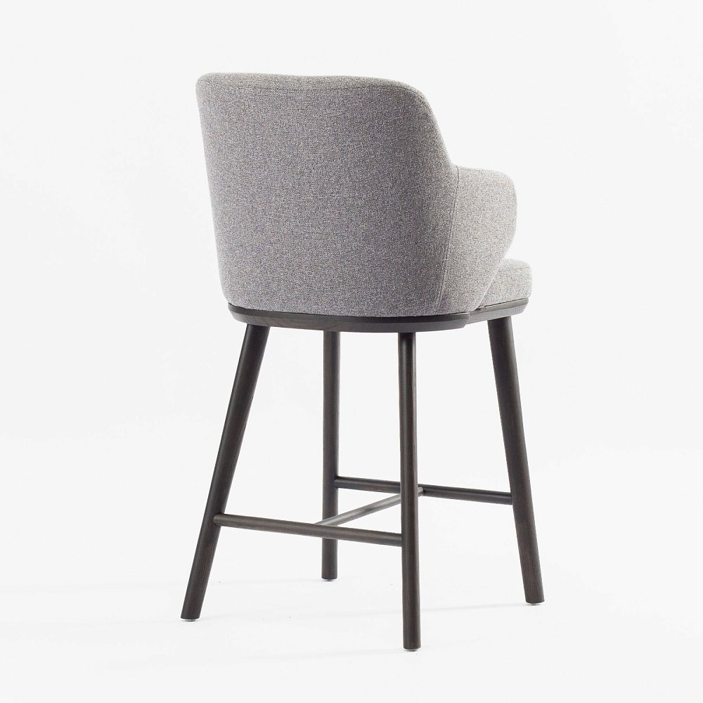 Стул Трентино полубарный с подлокотниками без выреза светло-серая ткань ясень тон темный орех (лак/матовый)