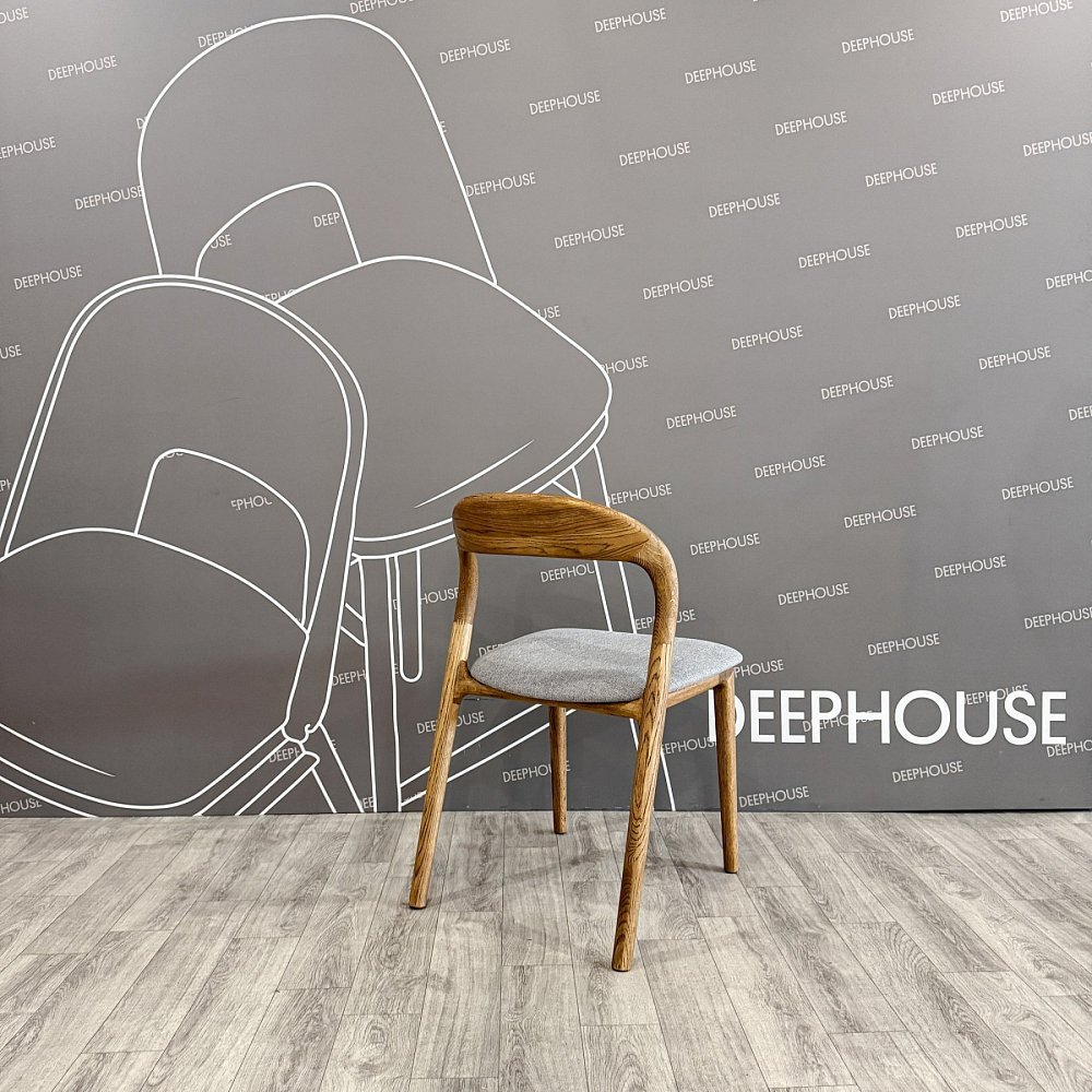 Стул Лугано без подлокотников светло-серая ткань дуб тон коньяк (масло)