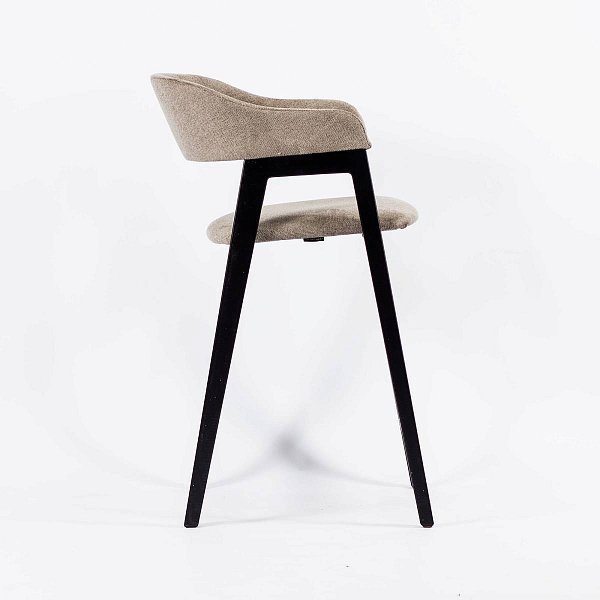 Стул Челси полубарный бежево-коричневая ткань массив бука (черный) высота подлокотников 83,5 см