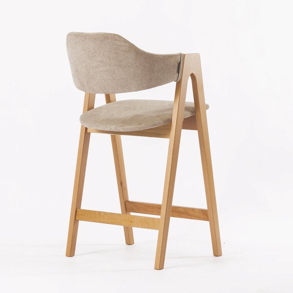 Стул Белфаст полубарный бежево-коричневая ткань массив бука (натуральное дерево масло/лак) высота подлокотников 85 см