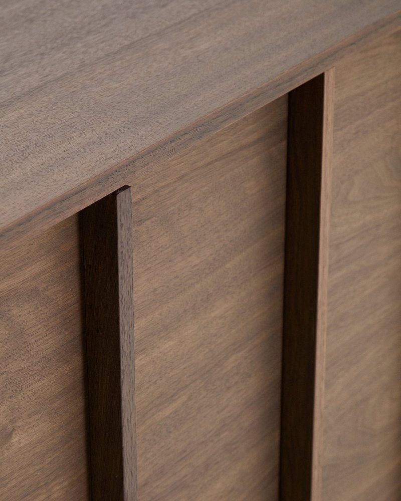 Комод Onix с отделкой из орехового шпона темного цвета, 150 x 80 см