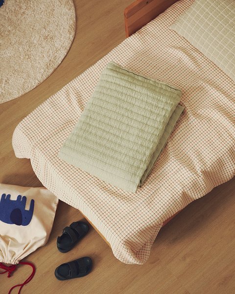 Плед Rilune из хлопка с эффектом тисненых полос светло-зеленого цвета