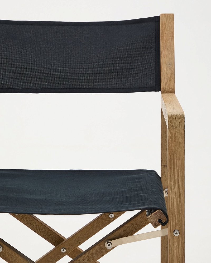 Складное уличное кресло Vilara из акации и текстиля черного цвета