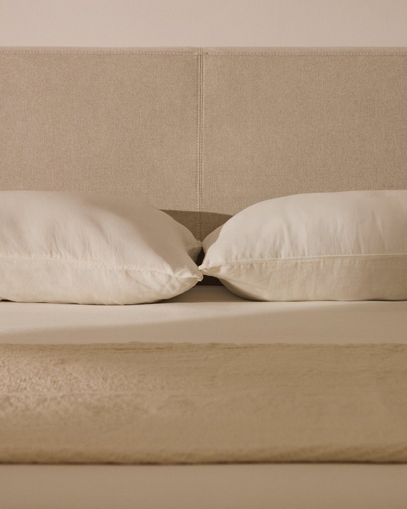 Изголовье Blok цвета экрю со съемным чехлом для кровати шириной до 160 см