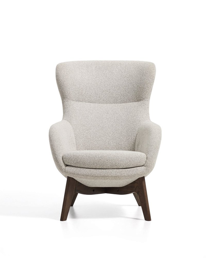 Кресло Adiran из бежевого шенилла и ножками из дуба в отделке орех
