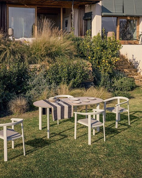 Уличный стол Erice из алюминия и закаленного стекла цвета экрю, 230 x 100 см